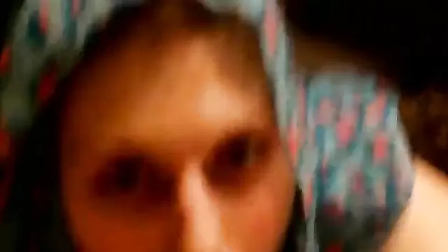 Бакинка в хиджабе хорошо сосет любимому